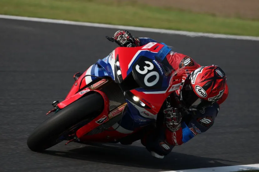 鈴鹿8耐：決勝レース4時間｜ホンダファクトリー、3連覇へ向け視界良好？　ノートラブル＆ハイペースでライバル圧倒