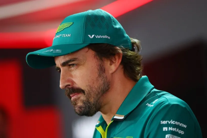 アストンマーティン、FP1欠場したアロンソの現状を説明。怪我からの回復優先も「FP2からマシンに戻る予定」