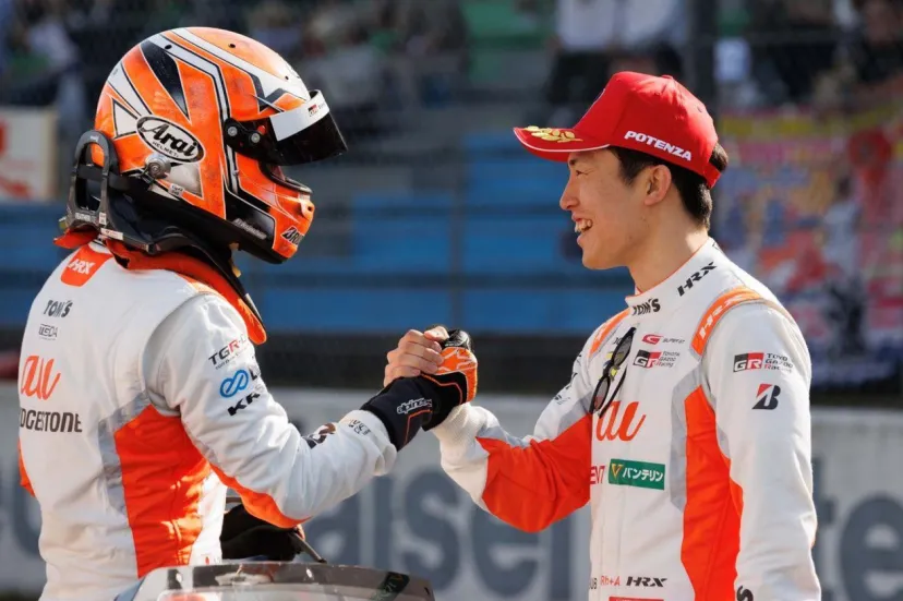 猛威振るう36号車au TOMS、盤石な開幕戦優勝から第2戦富士に向けても自信｜スーパーGT岡山：GT500優勝記者会見