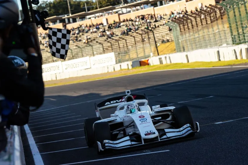 波乱のレースも圧倒的強さ。太田格之進が今季初優勝、タイトル争いは坪井vs牧野の一騎討ちに|スーパーフォーミュラ第8戦鈴鹿