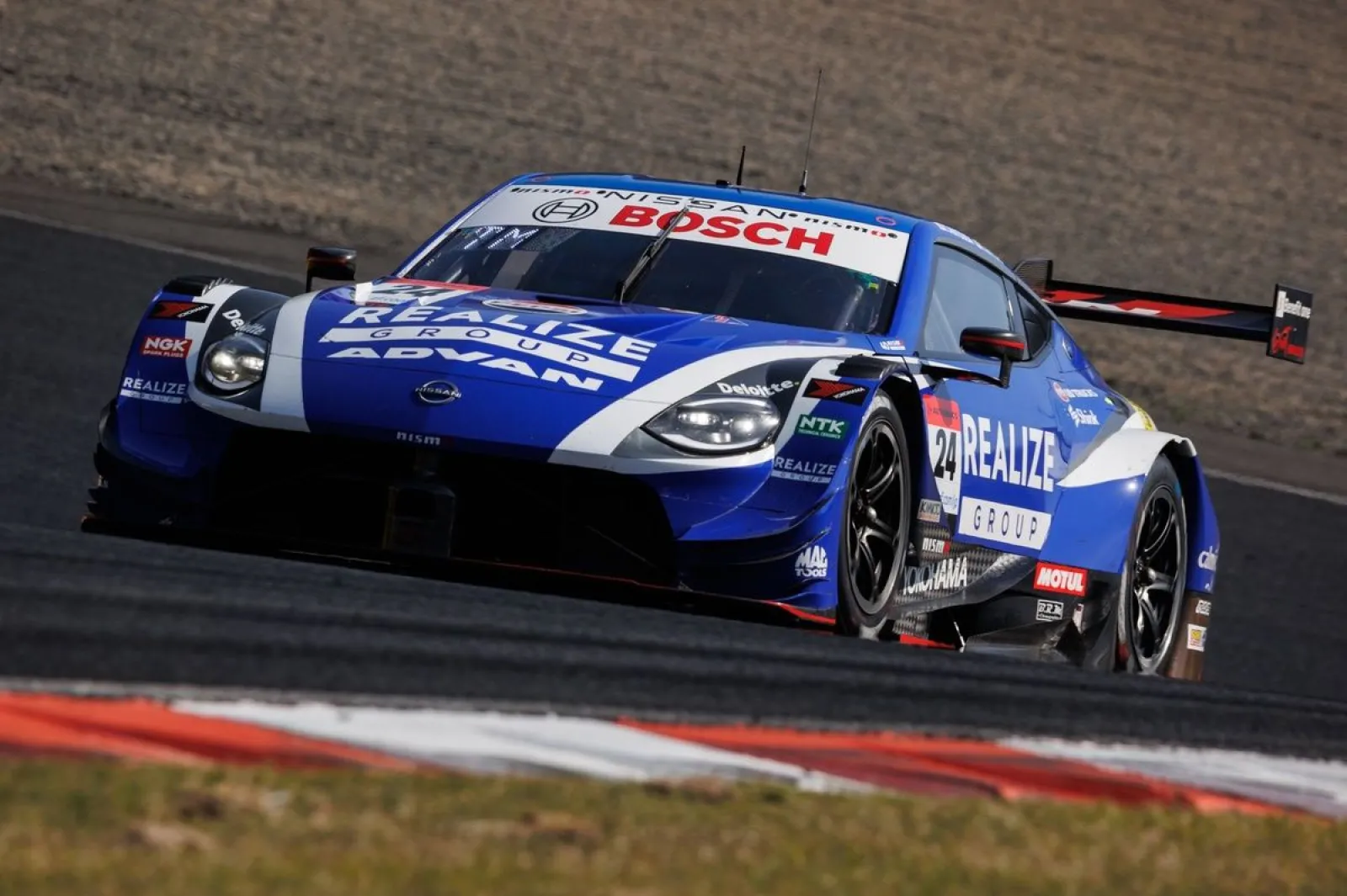 24号車リアライズZがポール獲得！ 23号車MOTUL Z、14号車ENEOSスープラ