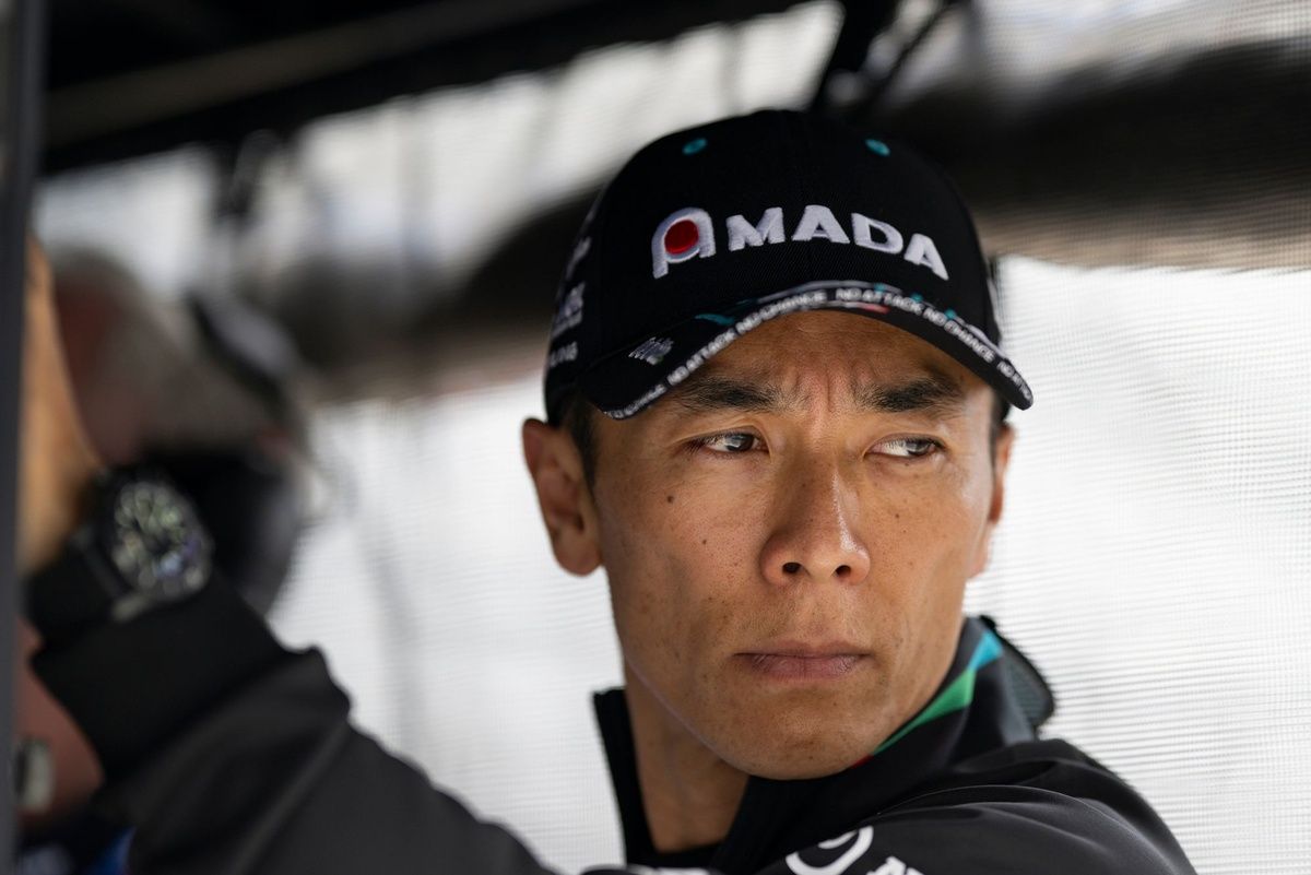 佐藤琢磨仕様　レザー ステアリング 暮らしのお役立ち企業” 株式会社ナック レーシングドライバー佐藤琢磨