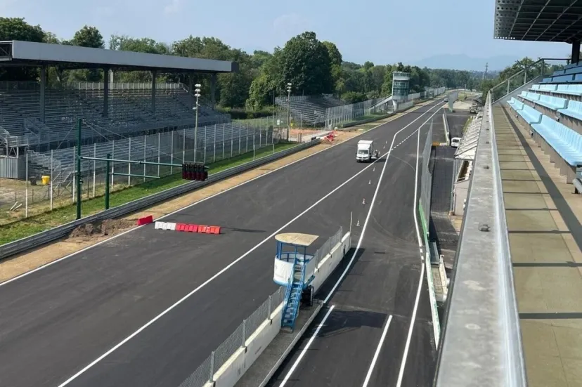 モンツァの”暗い”新舗装、メルセデスF1にとっては打撃に？　イタリアGP前にコース改修。路面温度は50度超えか