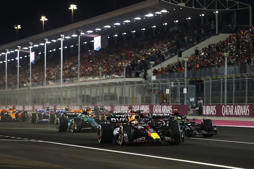 F1カタールGP決勝速報｜前代未聞！　タイヤの使用周回数の上限が定められたレースでも、フェルスタッペンが完勝。マクラーレンがダブル表彰台。角田裕毅は15位