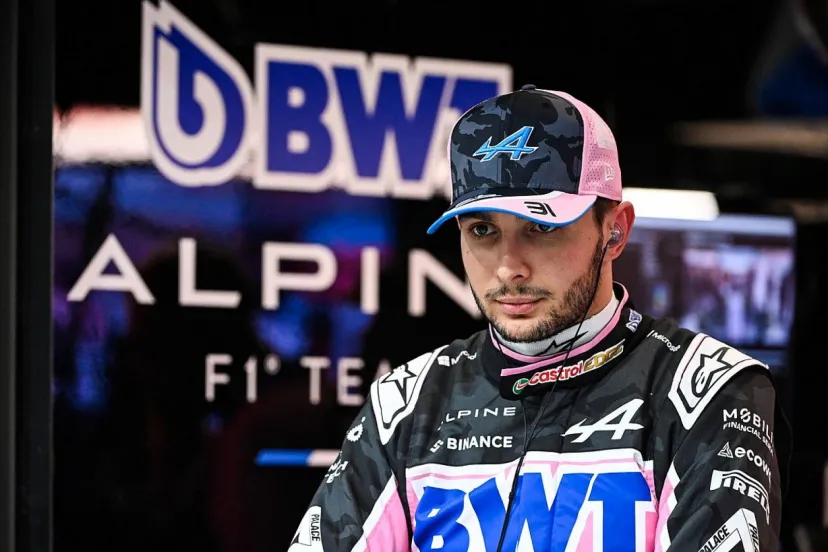 予選中にフェルスタッペンと“抜きつ抜かれつ”……タイムロスしQ1敗退のオコンは不満げ「彼は余裕でQ1突破できたのに……」