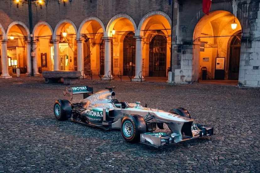 ”ハミルトン王朝”の最初の一歩。2013年のF1マシン、メルセデスW04がラスベガスGPでオークションに出品