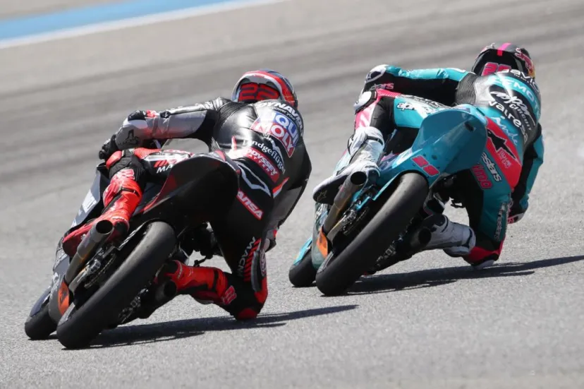 Moto3カタルニア決勝|絶好調マキシモ・キレスが3連勝! 山中が15位ポイント確保