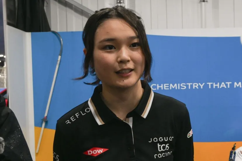 Juju、大雨の東京でフォーミュラE車両をデモラン「すごく光栄」……“F1並に速い”と言われる次期GEN4車両のドライブにも意欲