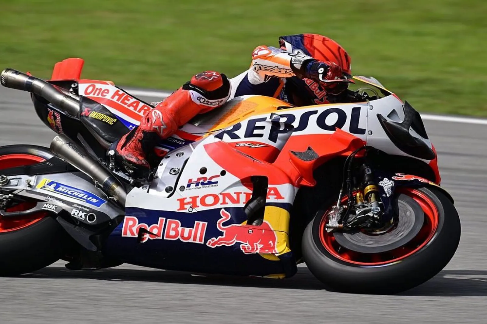 【初売り】 レプソル・ホンダ、マルク・マルケス離脱に伴いスポンサーの バイクウェア・装備