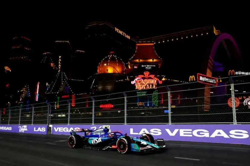 F1ラスベガスFP3速報|赤旗で消化不良に。ラッセルがトップタイム、RB角田裕毅は16番手