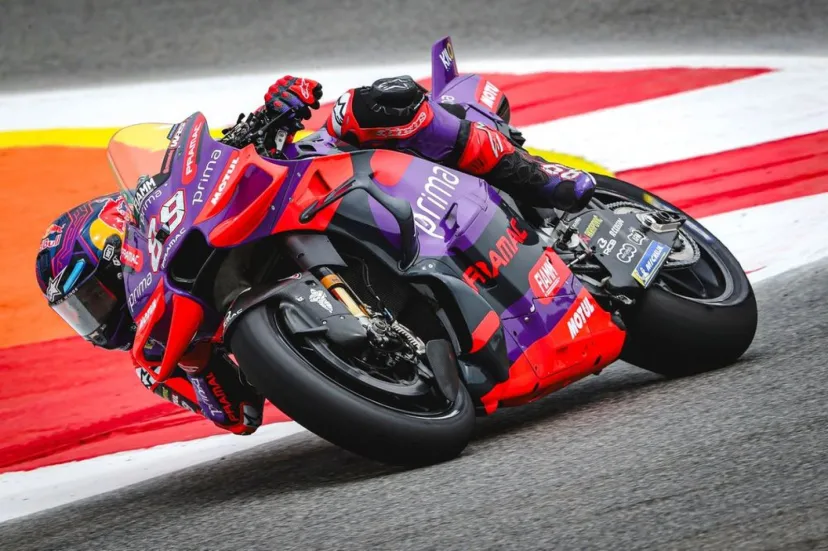 MotoGPポルトガルGP決勝｜マルティン先頭譲らぬ逃げ切り勝利。新人ペドロ・アコスタが3位で初表彰台獲得