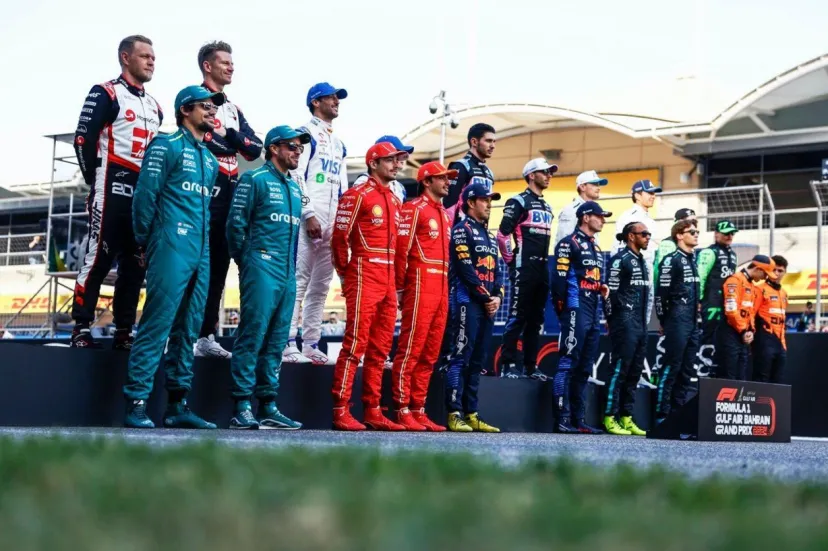 動き加速する2025年F1ドライバーラインアップ！　ペレス残留決定で、次なる注目は角田裕毅の去就とメルセデスの”残り1席”