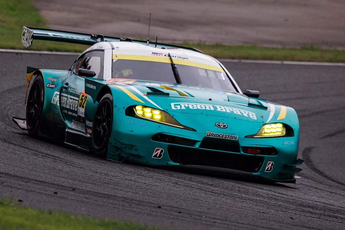 天国から地獄、そして天国。GT300優勝の埼玉トヨペット、チェッカー直前の失速の裏で何が起きていた？