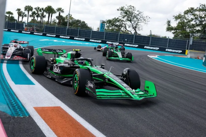 2025年にF1レギュラーシートを失う可能性が高いドライバーは誰？　中団チームの椅子取りゲームは激化の様相