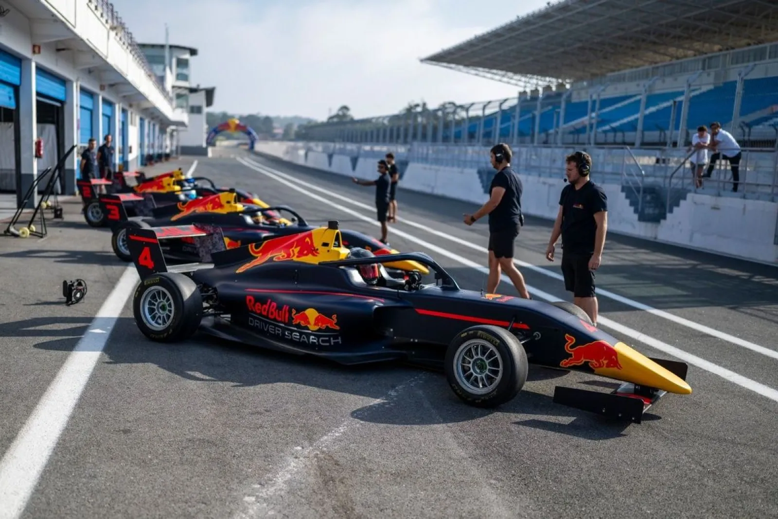 レッドブル・ジュニアチームにスイスの女性カート王者＆スペインF4王者 