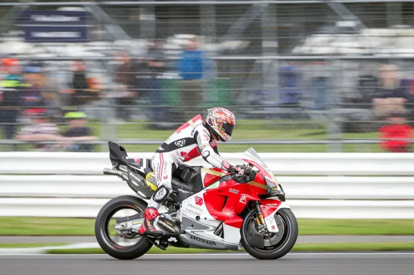 【MotoGP】中上貴晶、イギリス決勝はマリーニの内圧違反で繰り上がりポイント獲得。苦戦傾向変わらずも「改善の方向性の手がかり」に