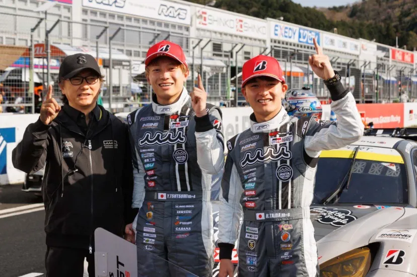 今年こそ王座に……！　タイヤ無交換作戦で勝利掴んだ2号車mutaの平良「流れは良い」｜スーパーGT開幕戦岡山：GT300優勝記者会見