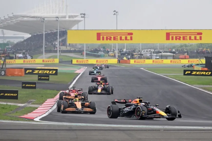 フェルスタッペン、止める者なし。F1中国GP決勝も圧勝！　角田裕毅らRBは“もらい事故”で2台リタイアの悪夢