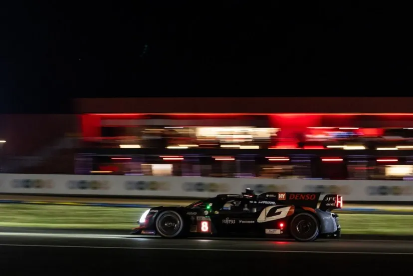 トヨタ8号車が総合トップ！　雨が強まりSCでレース折り返し｜ル・マン24時間：12時間経過