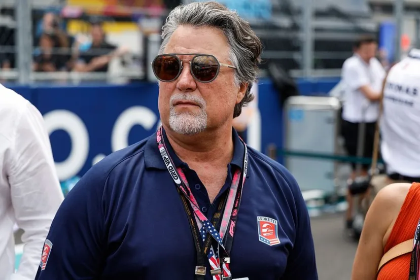 レッドブルF1の日本GP限定キャップが発売。大胆にもカタカナで レッドブルF1の日本GP限定キャップが発売。大胆にもカタカナで