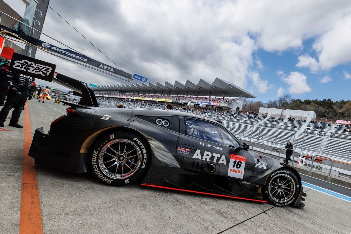 プレリュードがついにトップタイムを記録。16号車ARTAが一番時計 