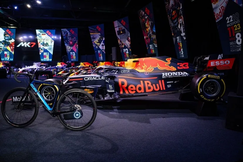 レッドブルF1の技術で電動自転車に！　既存のディスクブレーキ自転車を電動に変えるデバイス開発に協力。2024年後半にも発売へ