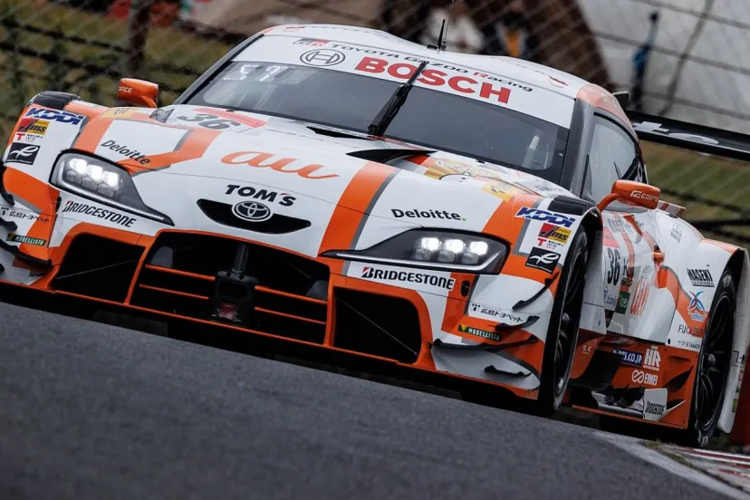 36号車au TOMSが予選12番手から追い上げ優勝しランキング首位浮上。GT300は52号車埼玉トヨペットがタイトル王手｜スーパーGT第7戦オートポリス：決勝順位結果