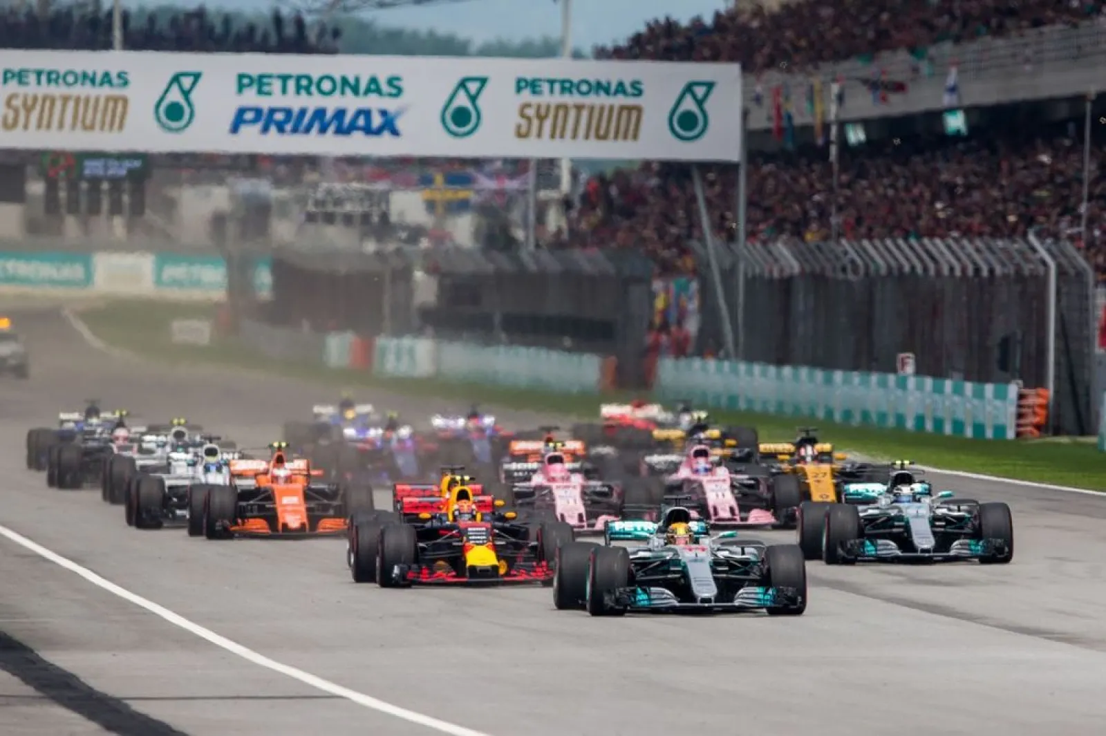マレーシア・セパンで9年ぶりF1開催！ 中東情勢の煽りで中止された