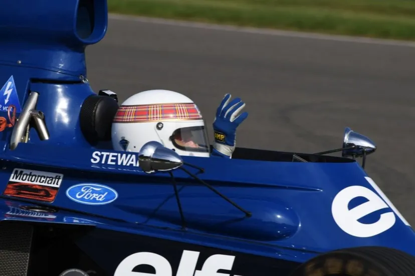 ミハエル・シューマッハー、スチュワートのチャリティに参加。ヘルメットに”F1王者のサイン”勢揃い