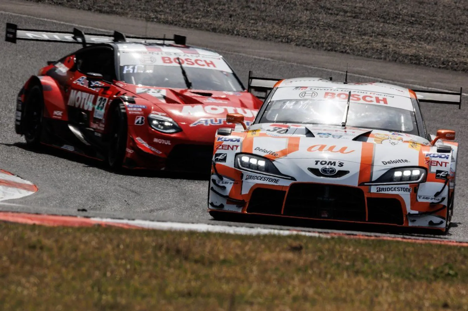 前年王者36号車au TOMSがGT500圧勝。GT300では2号車mutaが優勝