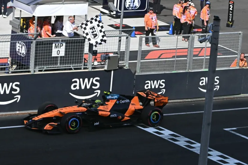 王者ノリスが待望の今季初優勝! 粘りのフェルスタッペン2位、アストン入賞ならずもストロール13位|F1ハンガリーGP