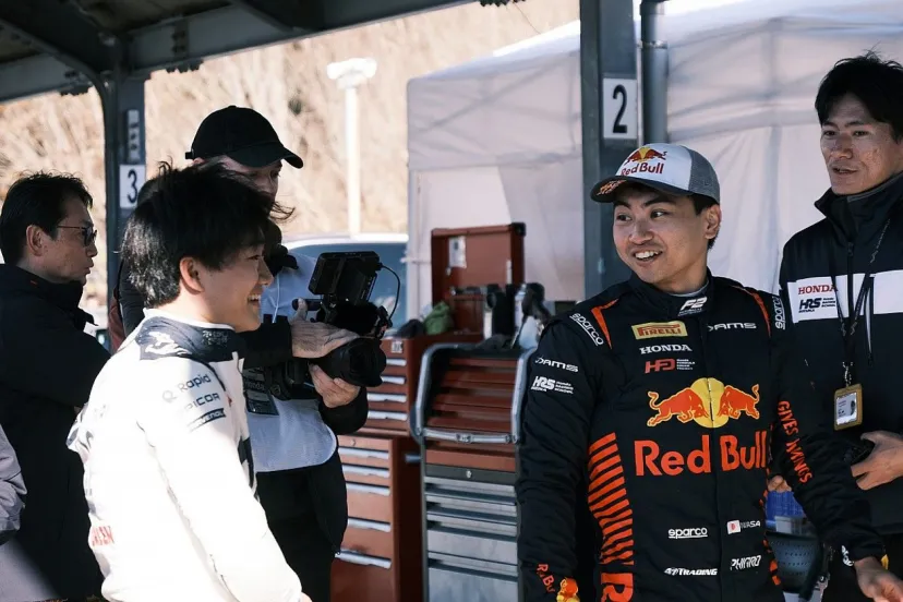 角田裕毅、レース前ルーティンは眠気覚ましの”レッドブル”！？　後輩ドライバーの疑問に答える