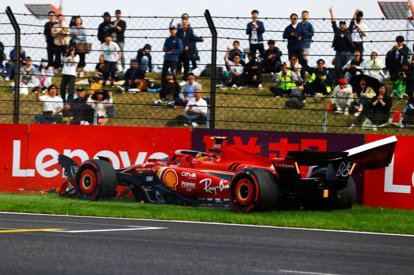 アストンマーティンF1、中国GP予選でクラッシュし赤旗の原因になるも”復活”したサインツJr.について抗議を提出
