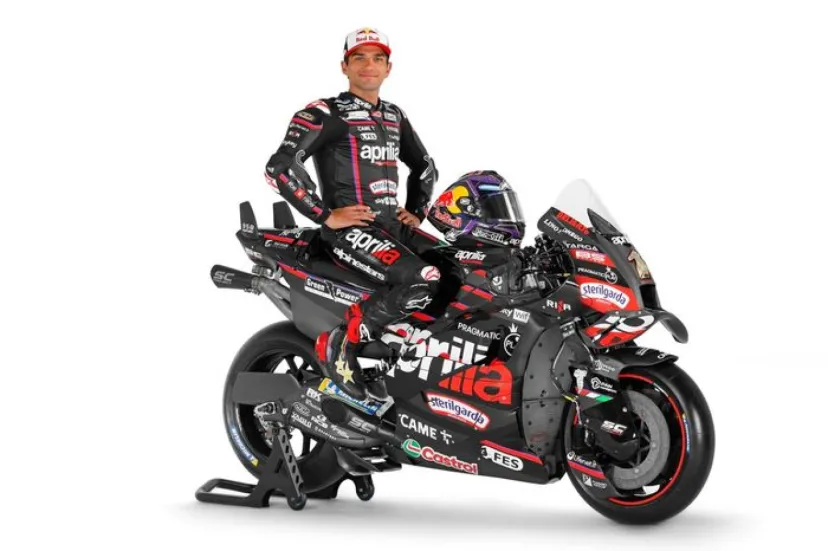 【MotoGP】アプリリア、新王者加入2025年のRS-GPを公開！　マルティンは最速の証『1』を使用へ