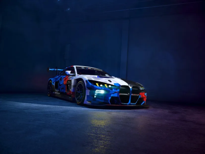 BMW、多面的な改良受けたM4 GT3 Evoを公開。実戦配備は2025年……1億円に迫る価格に