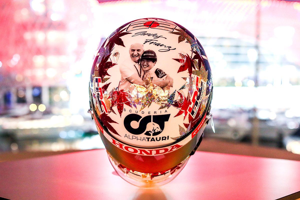 helmet-of-yuki-tsunoda-scuderi.jpg