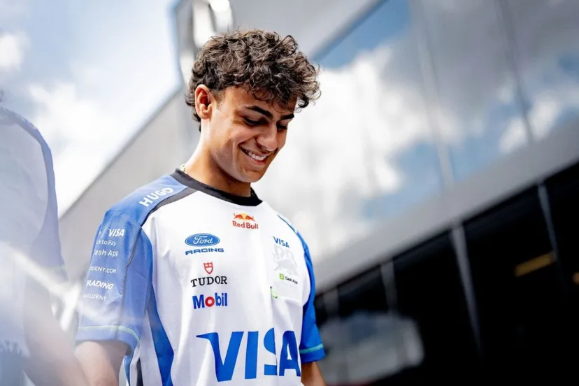 レーシングブルズのアービッド・リンドブラッド、F1ルーキーイヤーは”予想以上”のシーズン前半「夢のような日々を生きている」
