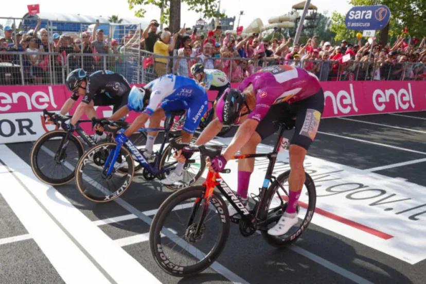 ラストは三つどもえスプリント。ダイネーゼがグランツール初勝利｜ジロ・デ・イタリア