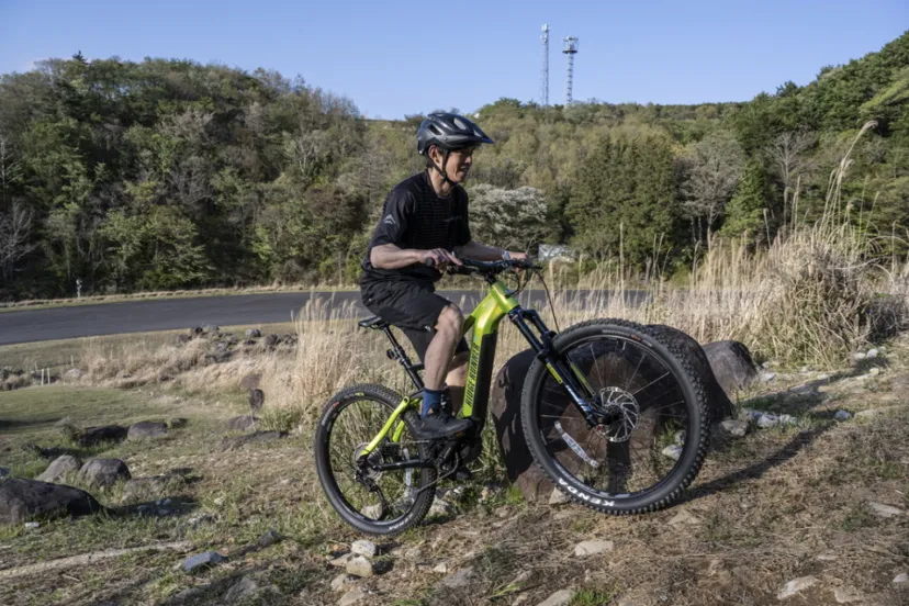 フルサスペンションeMTB「RIDGE-RUNNER i 8080」新登場、インチューブバッテリーを新たに採用｜MERIDA