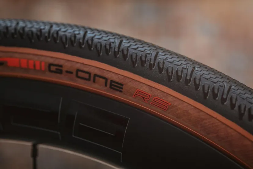 スピードとグリップ力を両立、決戦用グラベルタイヤ「SCHWALBE G-ONE RS」を発売｜SCHWALBE