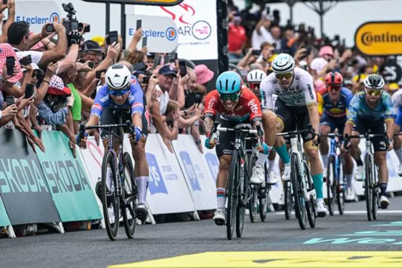 相次ぐ落車で大混乱。フィリプセンがステージ2連勝でマイヨ・ヴェール｜ツール・ド・フランス