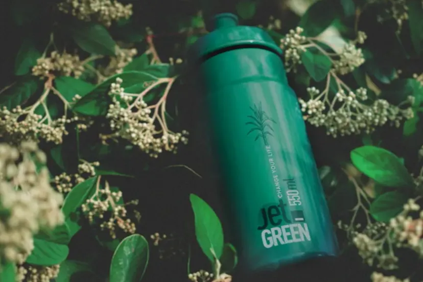 バイオプラスチック採用のサイクルボトル「JET GREEN（ジェットグリーン）」に新色｜ELITE