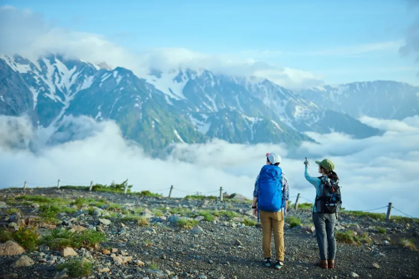 夏の登山におすすめな服装とは？レイヤリングのお悩みまで解決！