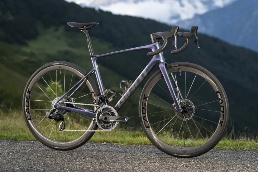 フルモデルチェンジした第5世代の「DEFY」シリーズを発表｜GIANT