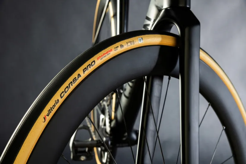 世界2023セット「CORSA PRO ゴールド リミテッドエディション」を発売｜Vittoria
