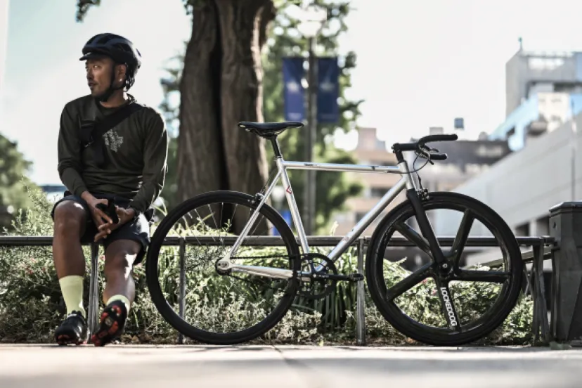 人気モデル2台に限定カラーの「Brushed Aluminum Pack」バージョン登場！｜FUJI BIKES