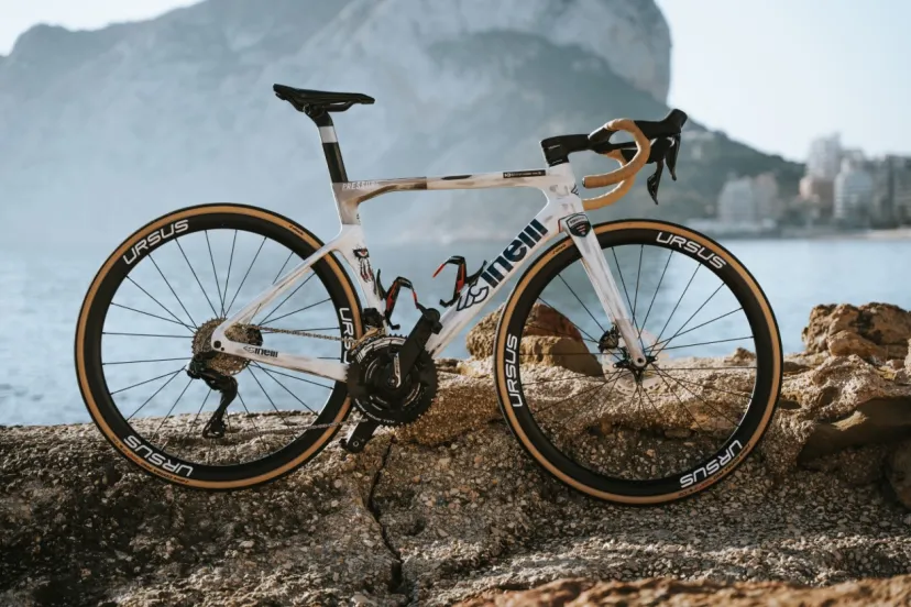 特別な塗装が施された「プレッシャーチームエディション2024」を発表｜cinelli