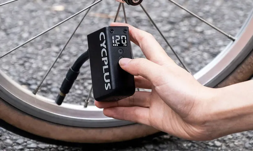 CYCPLUSの超小型電動ポンプが進化！　バッテリー容量UP＆液晶付きでさらに使いやすくなって登場