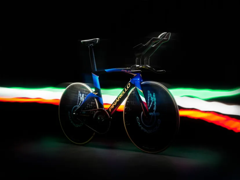 PARIS 2024に向けてイタリア代表チームが使用する「BOLIDE F HR」の進化型を発表｜PINARELLO