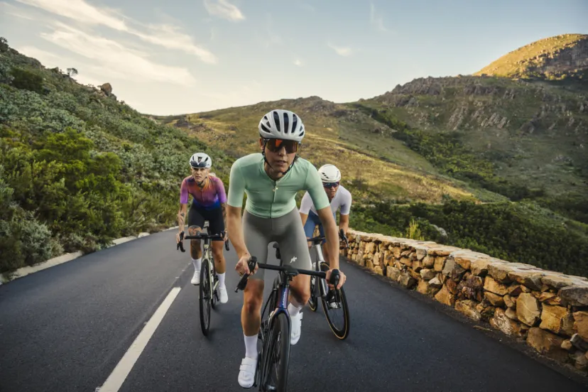 アソス、高性能サイクルウェア「EQUIPE R」「DYORA R」コレクションを発表｜ASSOS